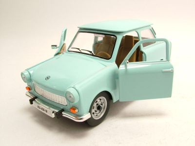Trabant 601 himmelblau Modellauto 1:24 Lucky Die Cast