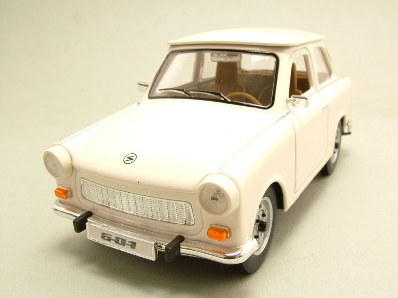 Trabant 601 1963 papyrusweiß Modellauto 1:24 Lucky Die Cast