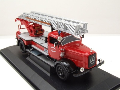 Mercedes L4500F Feuerwehr 1944 rot Modellauto 1:43 Lucky Die Cast