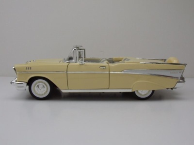 Chevrolet Bel Air Convertible 1957 hellgelb Modellauto 1:18 Lucky Die Cast