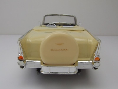 Chevrolet Bel Air Convertible 1957 hellgelb Modellauto 1:18 Lucky Die Cast