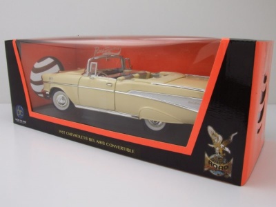 Chevrolet Bel Air Convertible 1957 hellgelb Modellauto 1:18 Lucky Die Cast