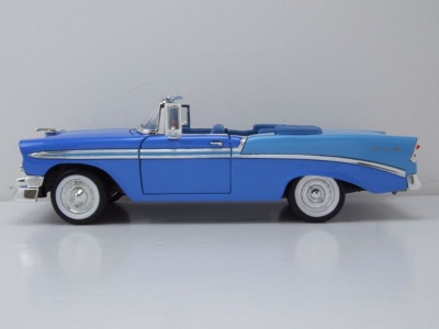 Chevrolet Bel Air Convertible 1956 blau metallic hellblau Modellauto 1:18 Lucky Die Cast