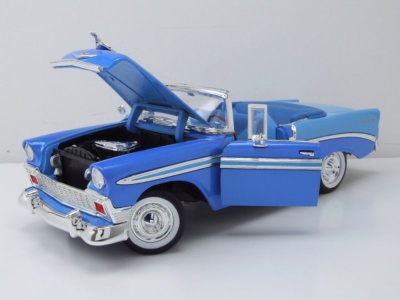 Chevrolet Bel Air Convertible 1956 blau metallic hellblau Modellauto 1:18 Lucky Die Cast