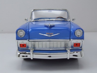 Chevrolet Bel Air Convertible 1956 blau metallic hellblau Modellauto 1:18 Lucky Die Cast
