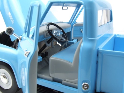 Ford F-100 Pick Up 1953 hellblau Modellauto 1:18 Lucky Die Cast