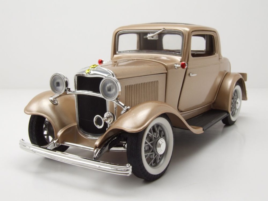 Ford 3-Window Coupe 1932 gold metallic Modellauto 1:18 Lucky Die Cast