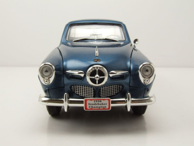 Studebaker Champion 1950 blau metallic Modellauto 1:18 Lucky Die Cast