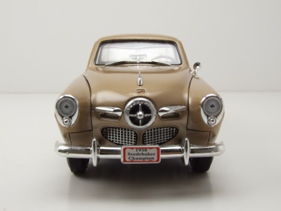 Studebaker Champion 1950 beige metallic Modellauto 1:18 Lucky Die Cast