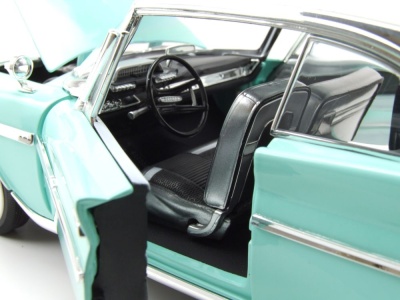 DeSoto Adventurer 1961 hellgrün weiß Modellauto 1:18 Lucky Die Cast