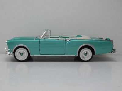 Packard Caribbean Convertible 1953 grün metallic Modellauto 1:18 Lucky Die Cast