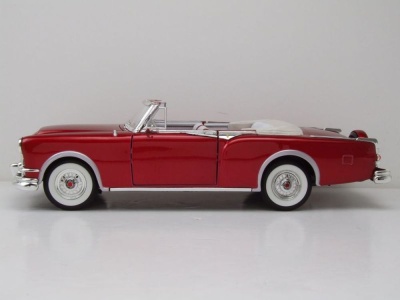 Packard Caribbean Convertible 1953 rot metallic Modellauto 1:18 Lucky Die Cast