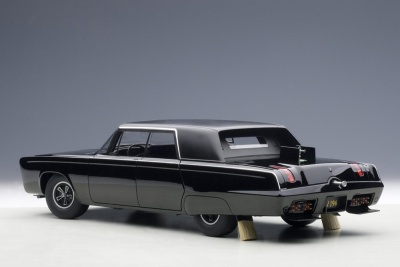 Chrysler Imperial 1965 schwarz Black Beauty The Green Hornet TV Serie Modellauto 1:18 Autoart