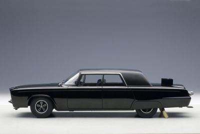 Chrysler Imperial 1965 schwarz Black Beauty The Green Hornet TV Serie Modellauto 1:18 Autoart