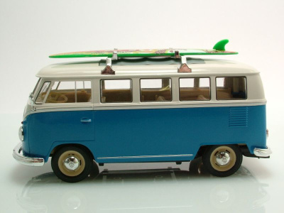 VW Classical Bus T1 1962 blau weiß mit Surfbrett Modellauto 1:24 Welly