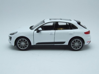 Porsche Macan Turbo 2014 weiß Modellauto 1:24 Welly