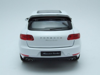 Porsche Macan Turbo 2014 weiß Modellauto 1:24 Welly