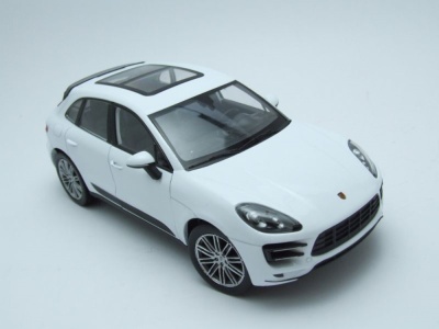 Porsche Macan Turbo 2014 weiß Modellauto 1:24 Welly