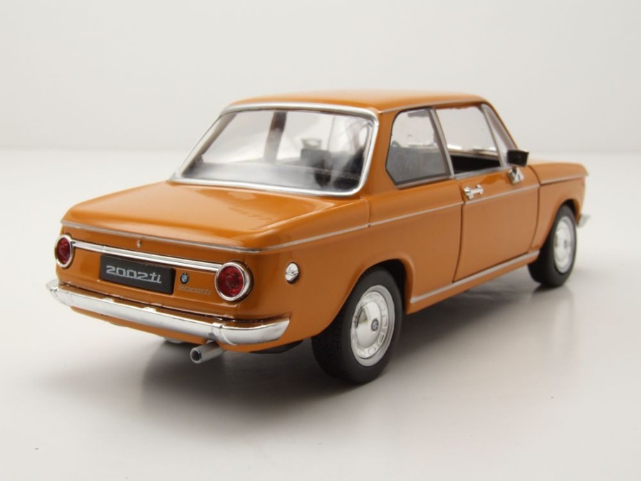 Modellino in miniatura Bmw 2002 Ti 1/24 Welly Ti orange 1968
