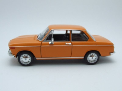 BMW 2002 ti 1968 orange Modellauto 1:24 Welly