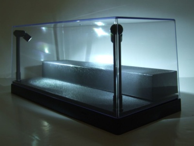Klarsichtbox Vitrine mit LED-Beleuchtung schwarz für 1:43 oder 1:24 Modelle Triple9