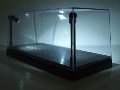 Klarsichtbox Vitrine mit LED-Beleuchtung schwarz für 1:43 oder 1:24 Modelle Triple9