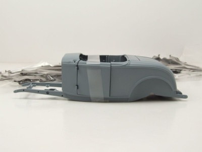 Ford Roadster 1932 Hot Rod Bausatz Modellauto 1:18 Acme
