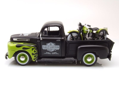 Ford F-1 Pick Up 1948 schwarz/grün mit Harley Davidson FL Panhead Modellauto 1:24 Maisto
