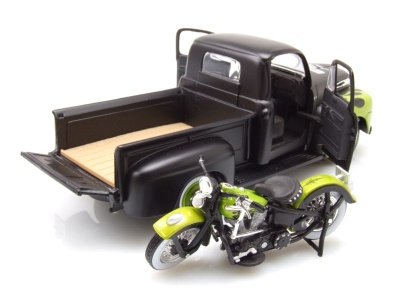 Ford F-1 Pick Up 1948 schwarz/grün mit Harley Davidson FL Panhead Modellauto 1:24 Maisto