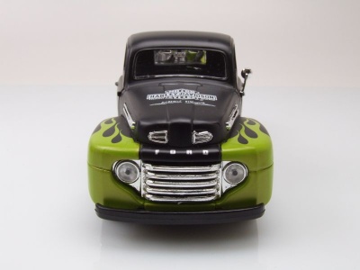 Ford F-1 Pick Up 1948 schwarz/grün mit Harley Davidson FL Panhead Modellauto 1:24 Maisto