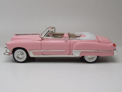 Cadillac Coupe De Ville Convertible 1949 rosa Modellauto 1:18 Lucky Die Cast