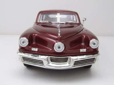 Tucker Torpedo 1948 dunkelrot metallic Modellauto 1:18 Lucky Die Cast