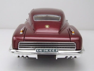 Tucker Torpedo 1948 dunkelrot metallic Modellauto 1:18 Lucky Die Cast