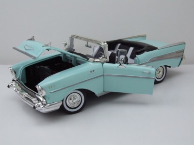 Chevrolet Bel Air Convertible 1957 hellgrün Modellauto 1:18 Motormax