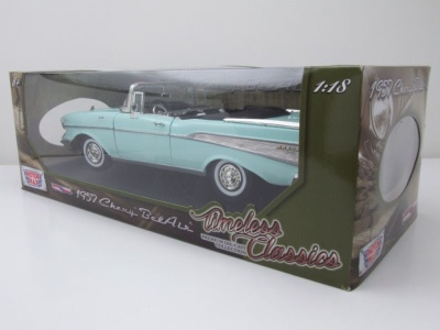 Chevrolet Bel Air Convertible 1957 hellgrün Modellauto 1:18 Motormax