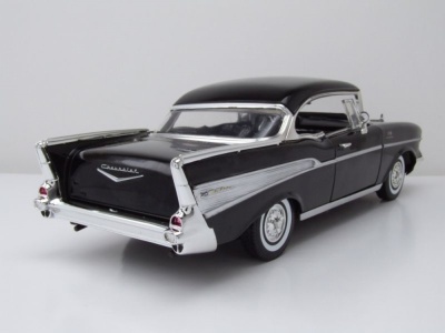 Chevrolet Bel Air Hardtop 1957 schwarz Modellauto 1:18 Motormax