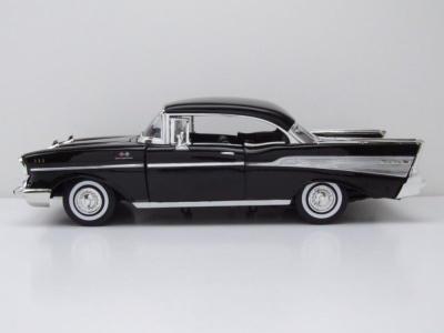 Chevrolet Bel Air Hardtop 1957 schwarz Modellauto 1:18 Motormax