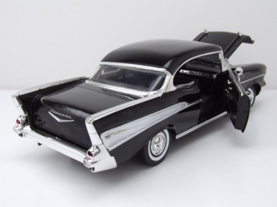 Chevrolet Bel Air Hardtop 1957 schwarz Modellauto 1:18 Motormax
