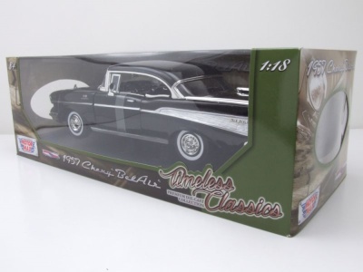 Chevrolet Bel Air Hardtop 1957 schwarz Modellauto 1:18 Motormax