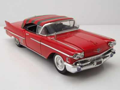 Cadillac Series 62 1958 rot mit Figur Freddy Krueger Modellauto 1:24 Jada Toys