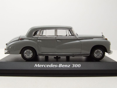 Mercedes 300 (W186) 1951 grau Modellauto 1:43 Maxichamps
