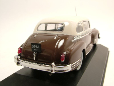 ZIS 110 Russisches Taxi 1948 braun/weiß, Modellauto 1:43 / IST Models
