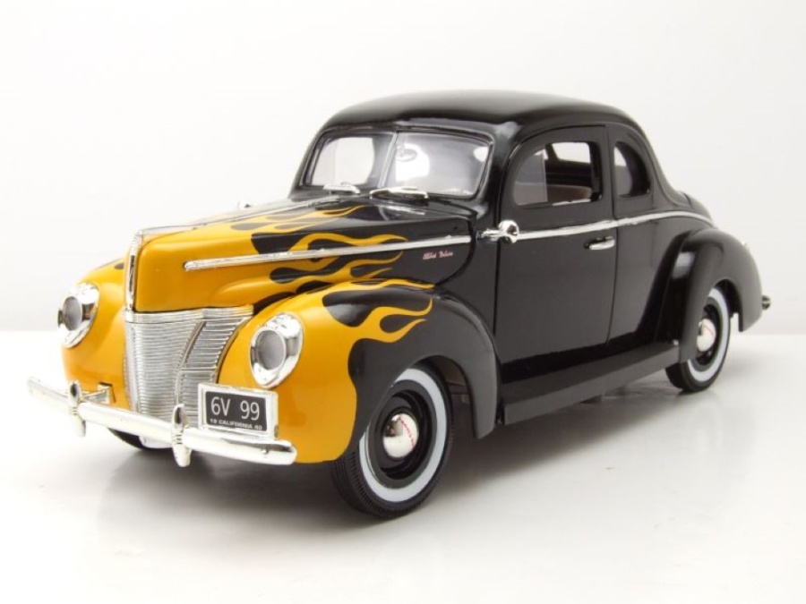 Ford Deluxe Coupe 1940 schwarz mit Flammen Modellauto 1:18 Motormax