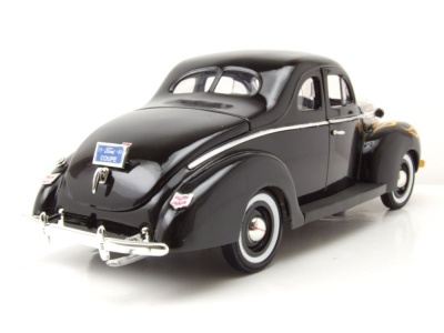 Ford Deluxe Coupe 1940 schwarz mit Flammen Modellauto 1:18 Motormax