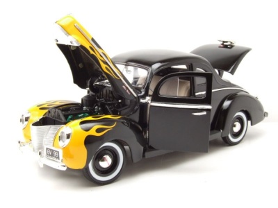 Ford Deluxe Coupe 1940 schwarz mit Flammen Modellauto 1:18 Motormax