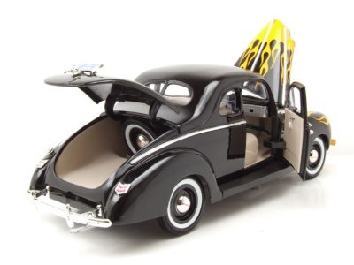 Ford Deluxe Coupe 1940 schwarz mit Flammen Modellauto 1:18 Motormax