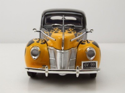 Ford Deluxe Coupe 1940 schwarz mit Flammen Modellauto 1:18 Motormax