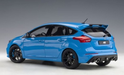 Ford Focus RS 2016 blau Modellauto 1:18 Autoart