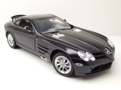 Mercedes SLR McLaren 2005 schwarz metallic Modellauto 1:12 Motormax