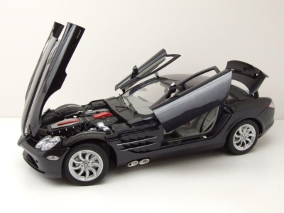 Mercedes SLR McLaren 2005 schwarz metallic Modellauto 1:12 Motormax